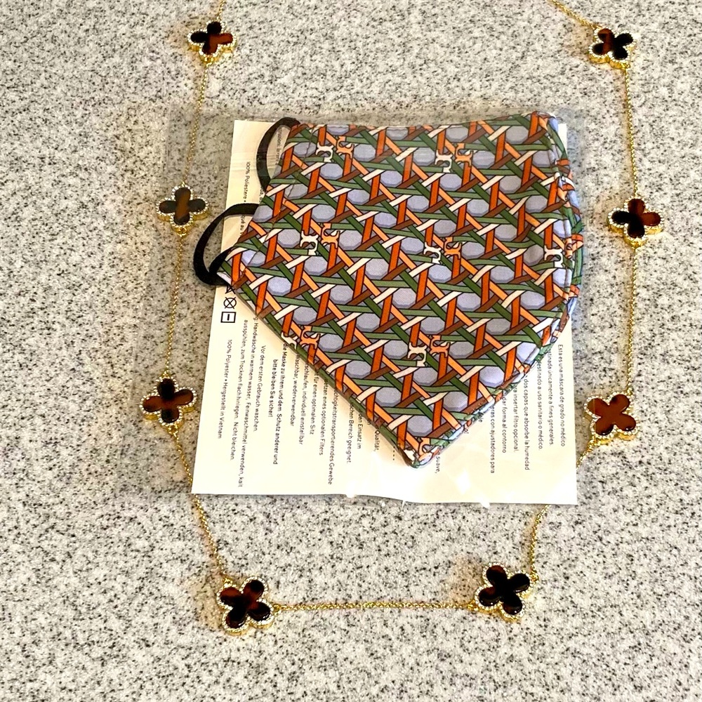 NWT Tory Burch Face Mask in Signature Print